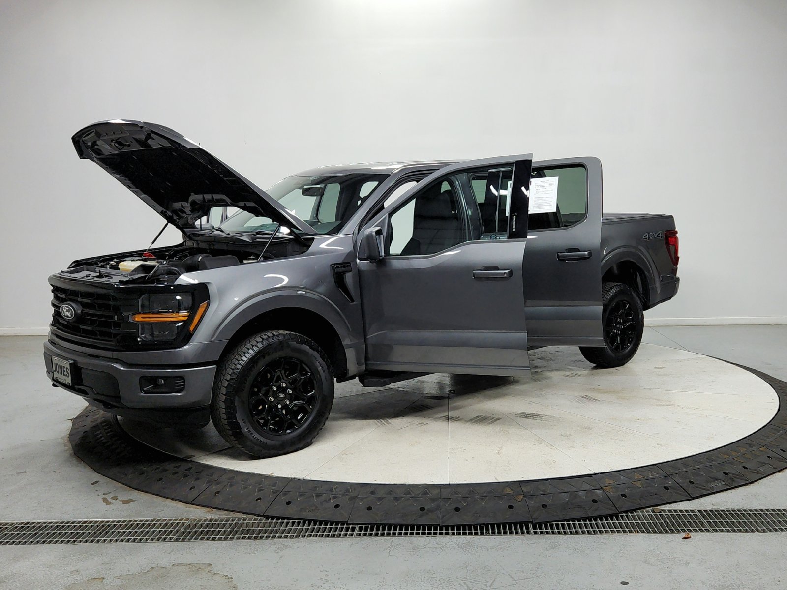 Used 2024 Gray Ford XLT image 12