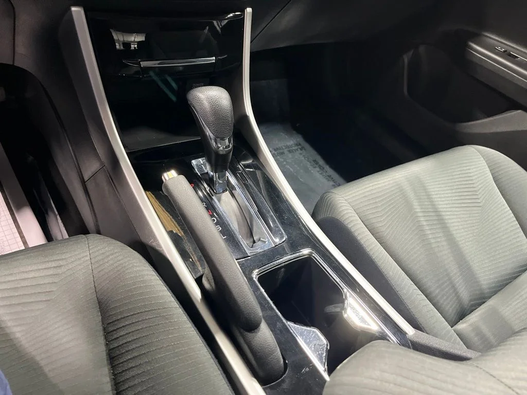 Certified Used 2016 Lunar Silver Metallic Honda LX image 24