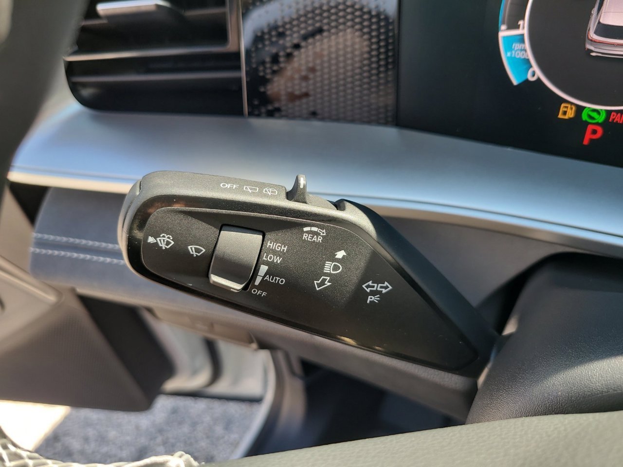 New 2026 Pure White Volkswagen SE image 29