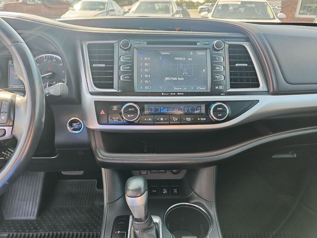 Used 2018 Blue Toyota XLE image 21