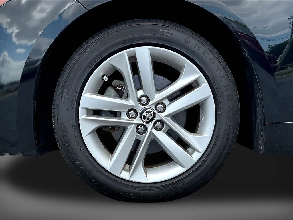Used 2019 Midnight Black Metallic Toyota SE image 32
