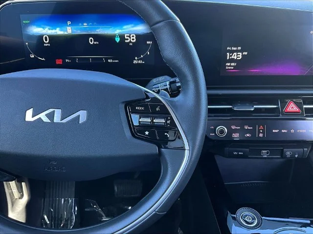 Used 2024 Blue Kia Wind image 14