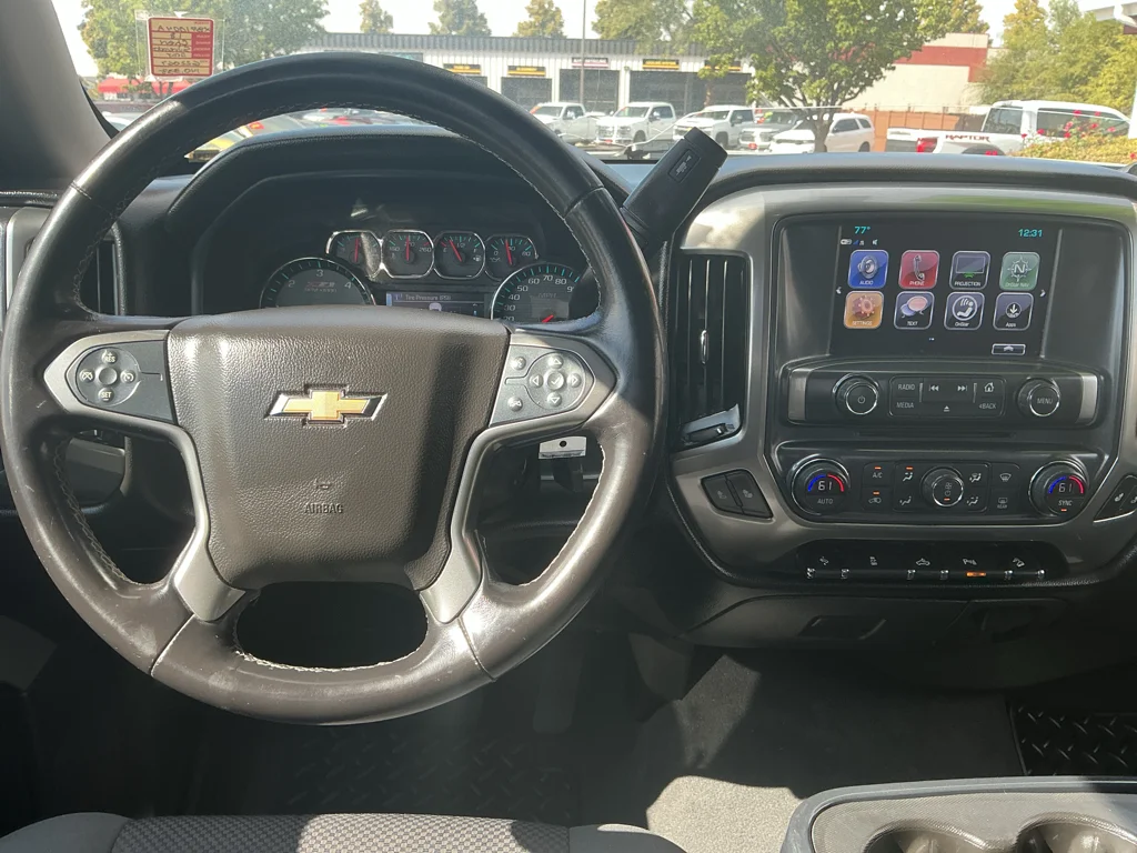 Used 2018 Silver Ice Metallic Chevrolet LT image 9
