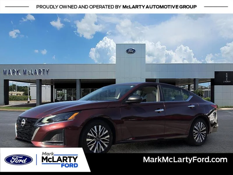 Used 2025 Garnet Pearl NISSAN SV FWD image 1