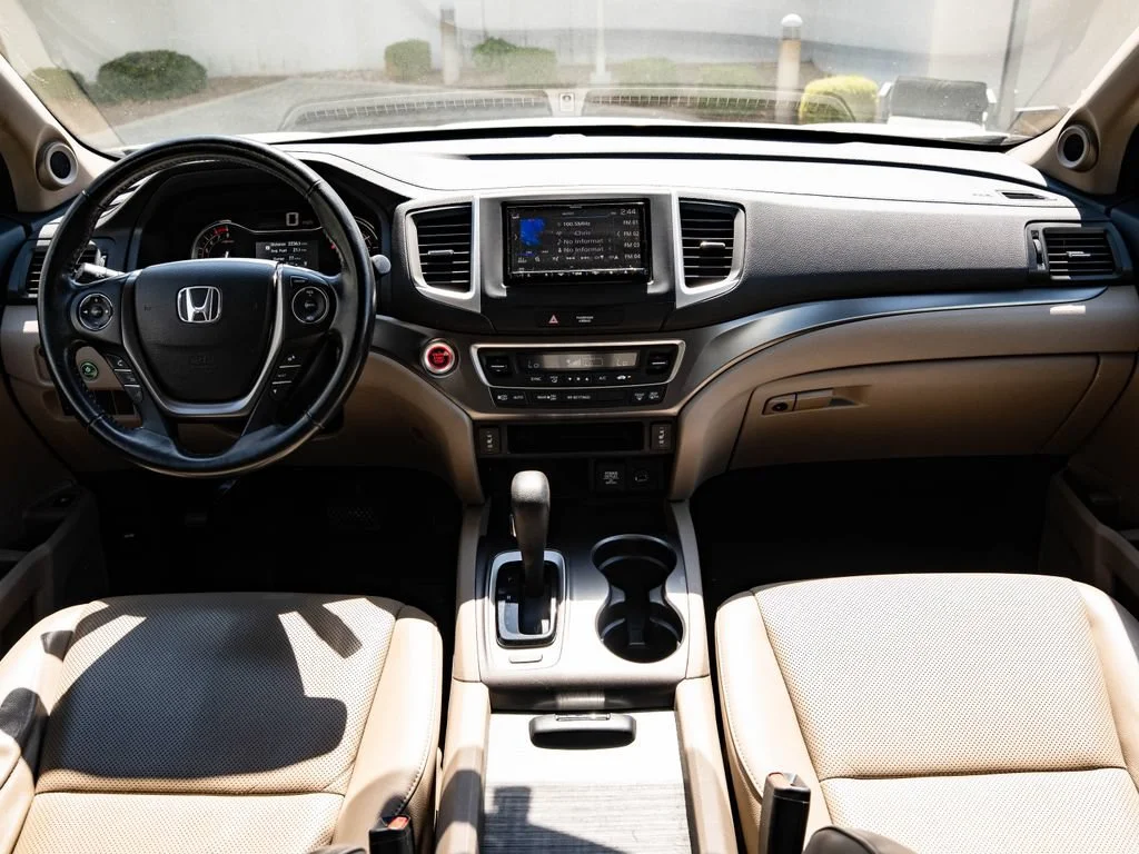 Used 2017 White Diamond Pearl Honda RTL image 32
