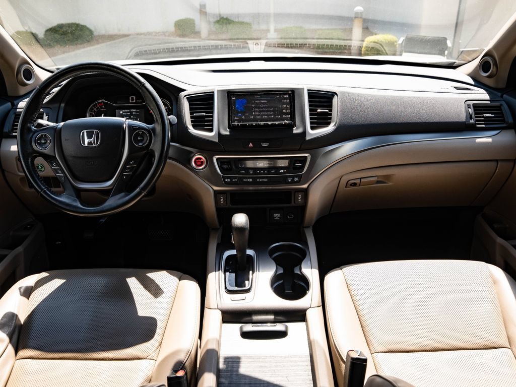 Used 2017 White Diamond Pearl Honda RTL image 32