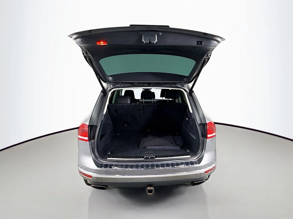 Used 2016 Gray Metallic Volkswagen VR6 FSI image 27