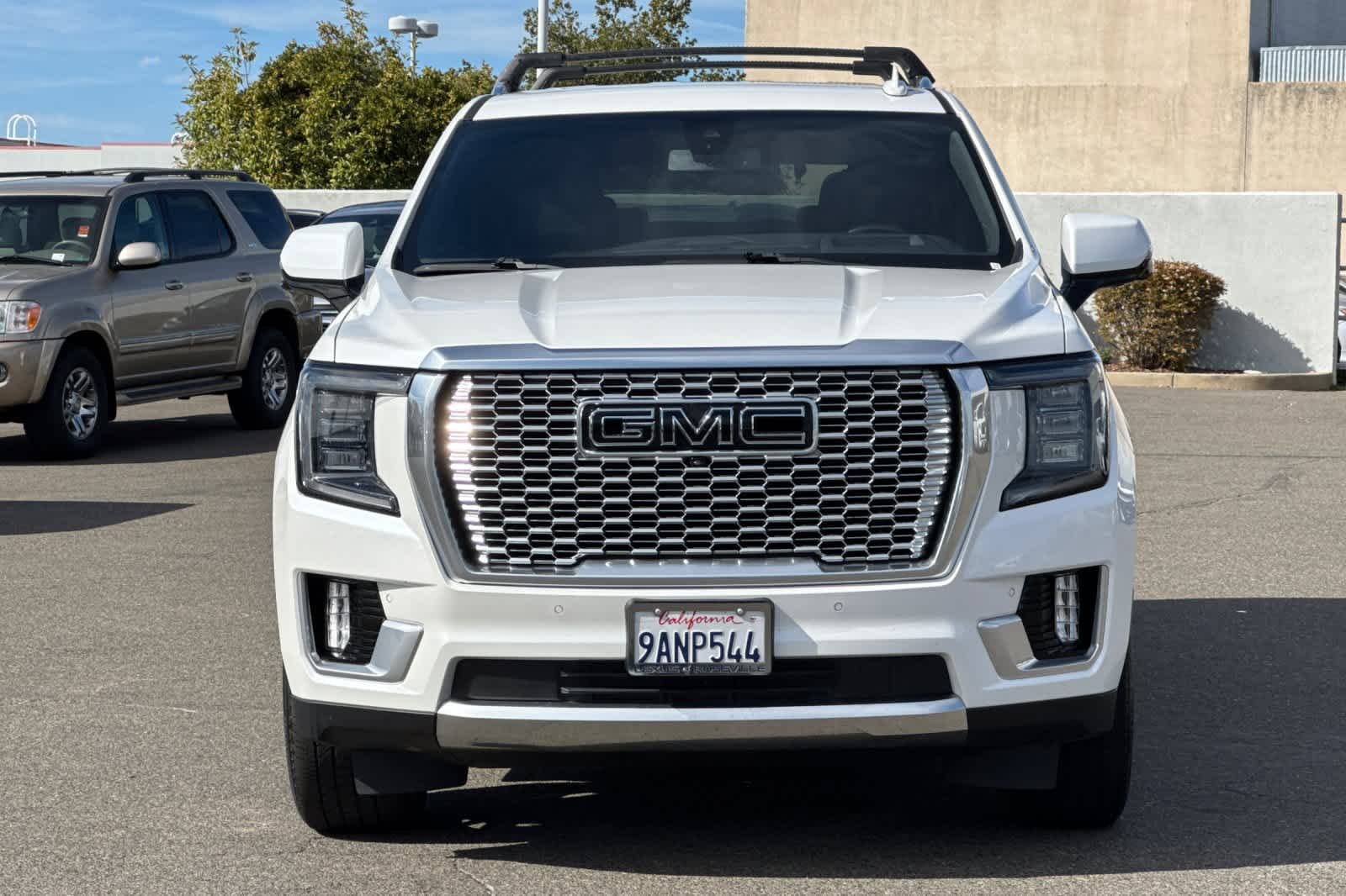 Used 2022 White Frost Tricoat GMC Denali image 10