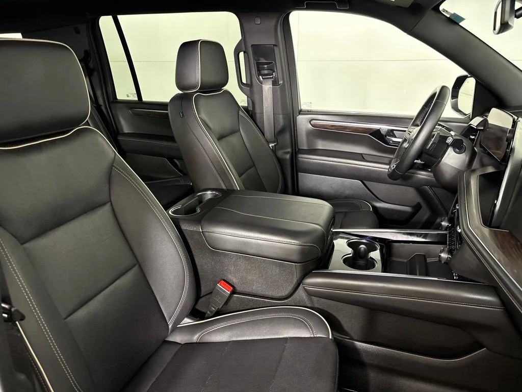 Used 2025 Gray Chevrolet Premier image 21