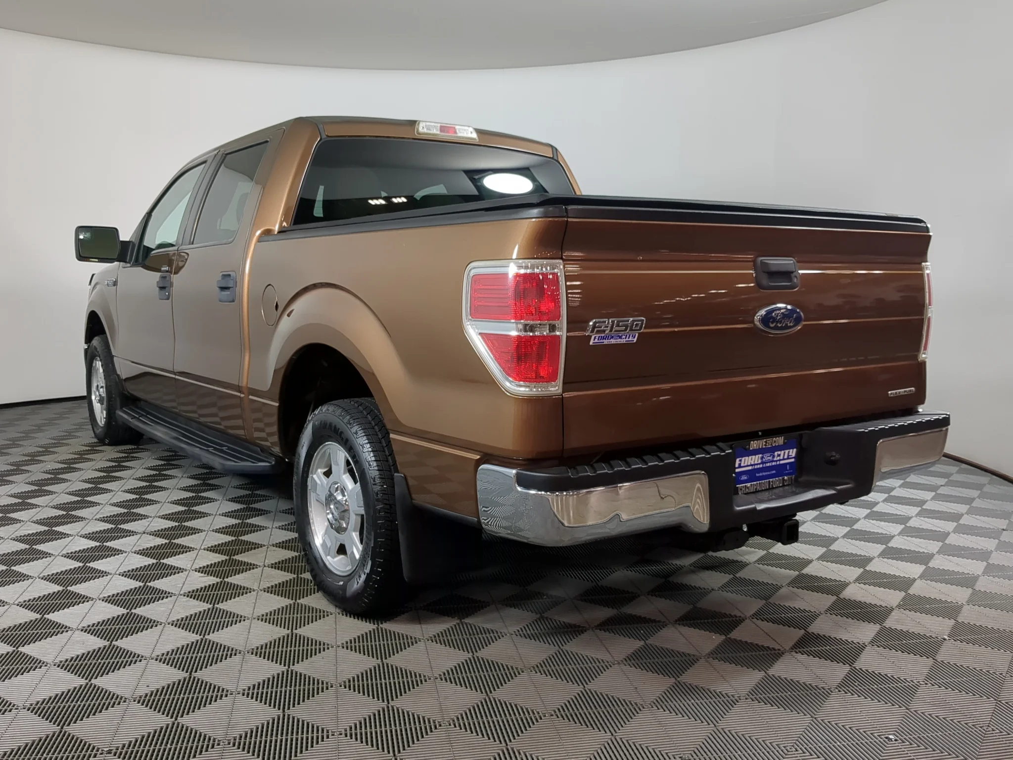 Used 2011 Golden Bronze Metallic Ford XLT image 7