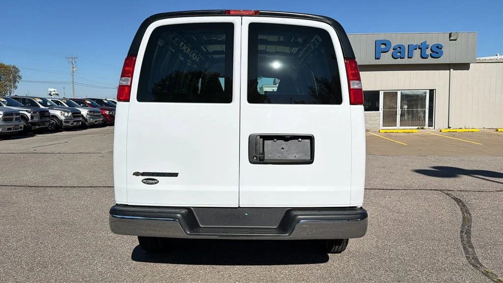 2025 Chevrolet Express Cargo Work Van - Photo 4