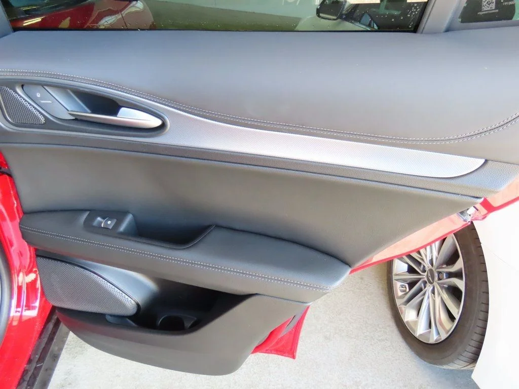 New 2025 Alfa Rosso (Red) Exterior Paint Alfa Romeo Base image 16