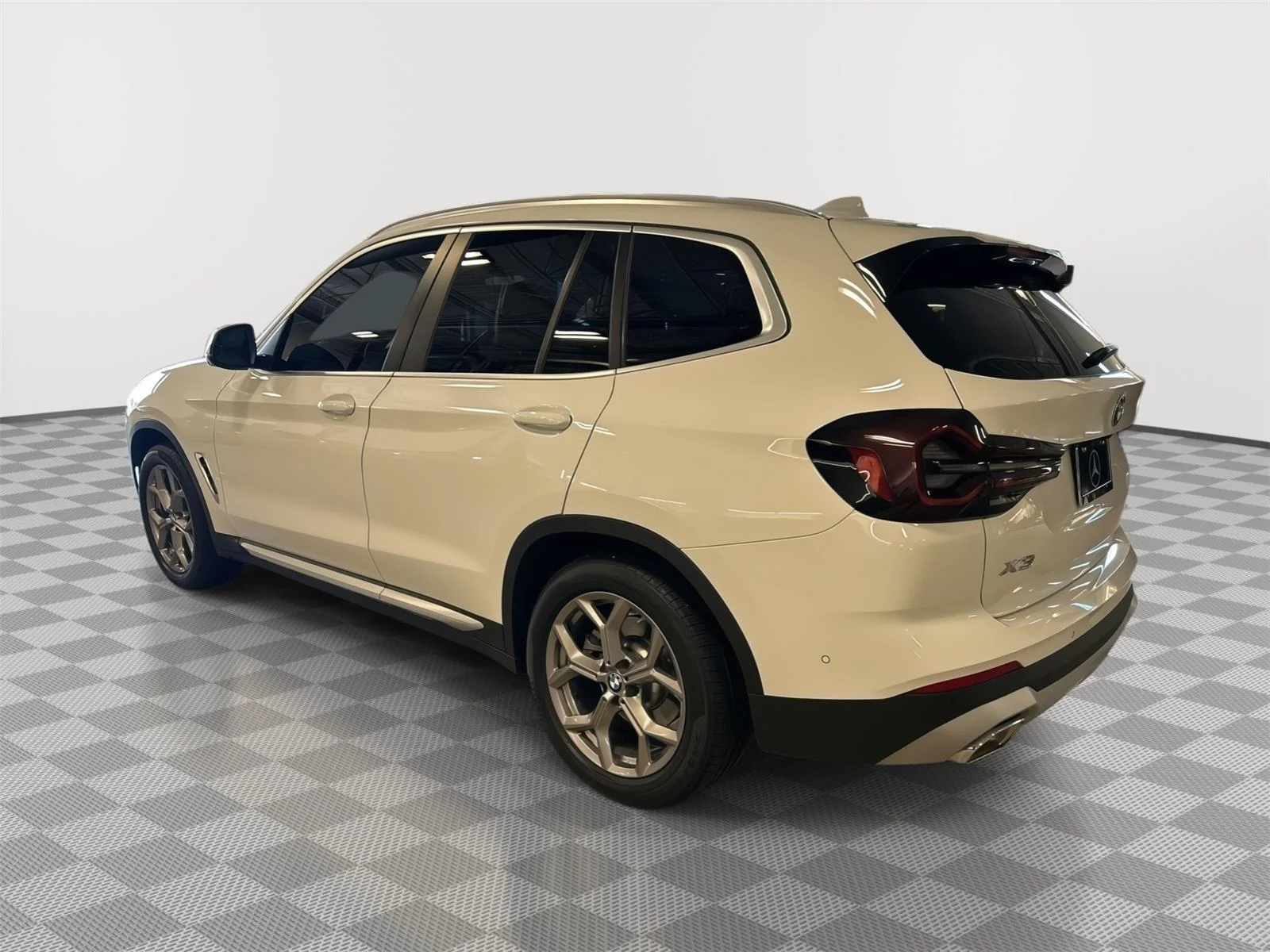Used 2024 Alpine White BMW xDrive30i image 5