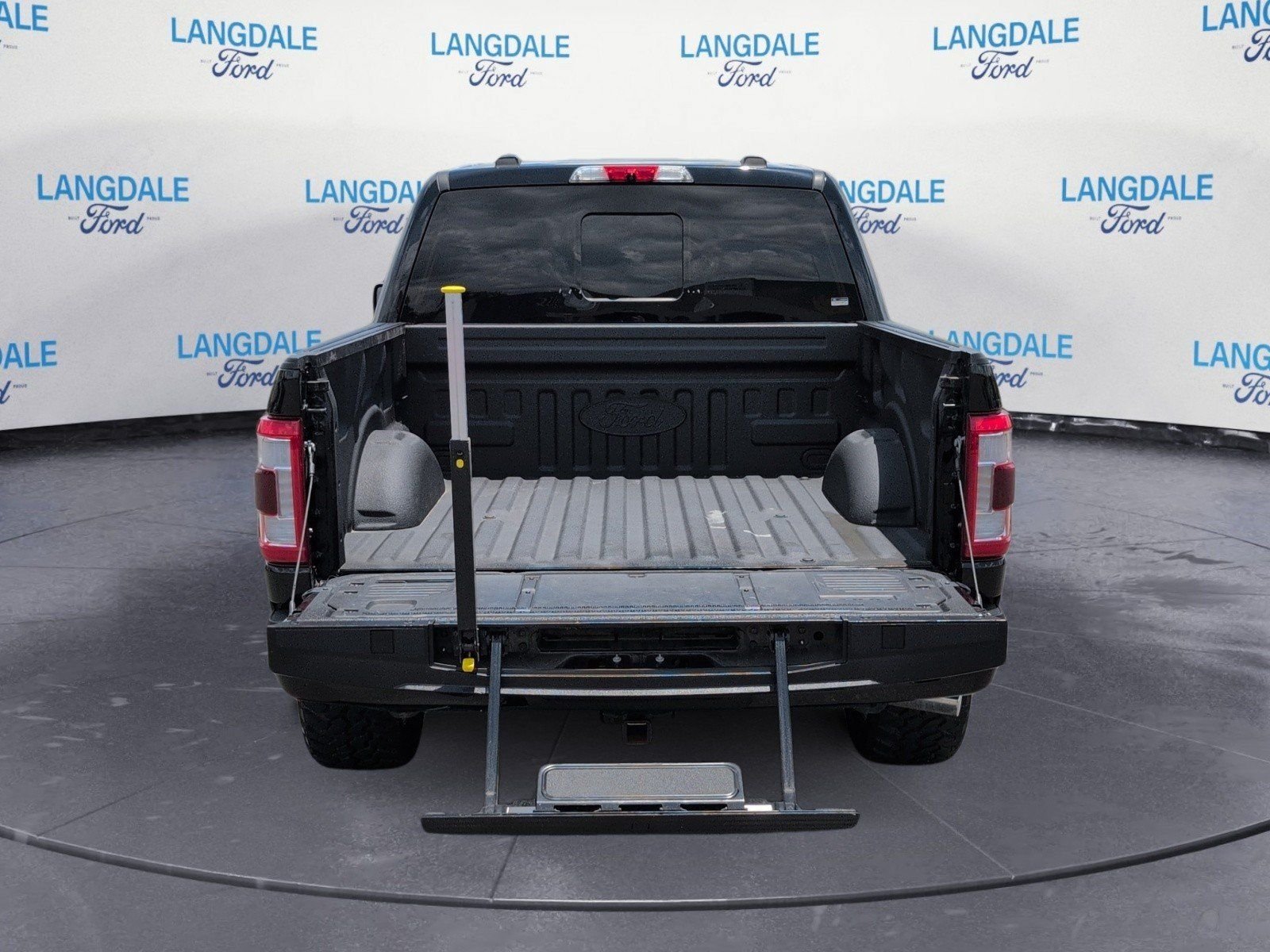 Used 2022 Black Metallic Ford Limited image 8