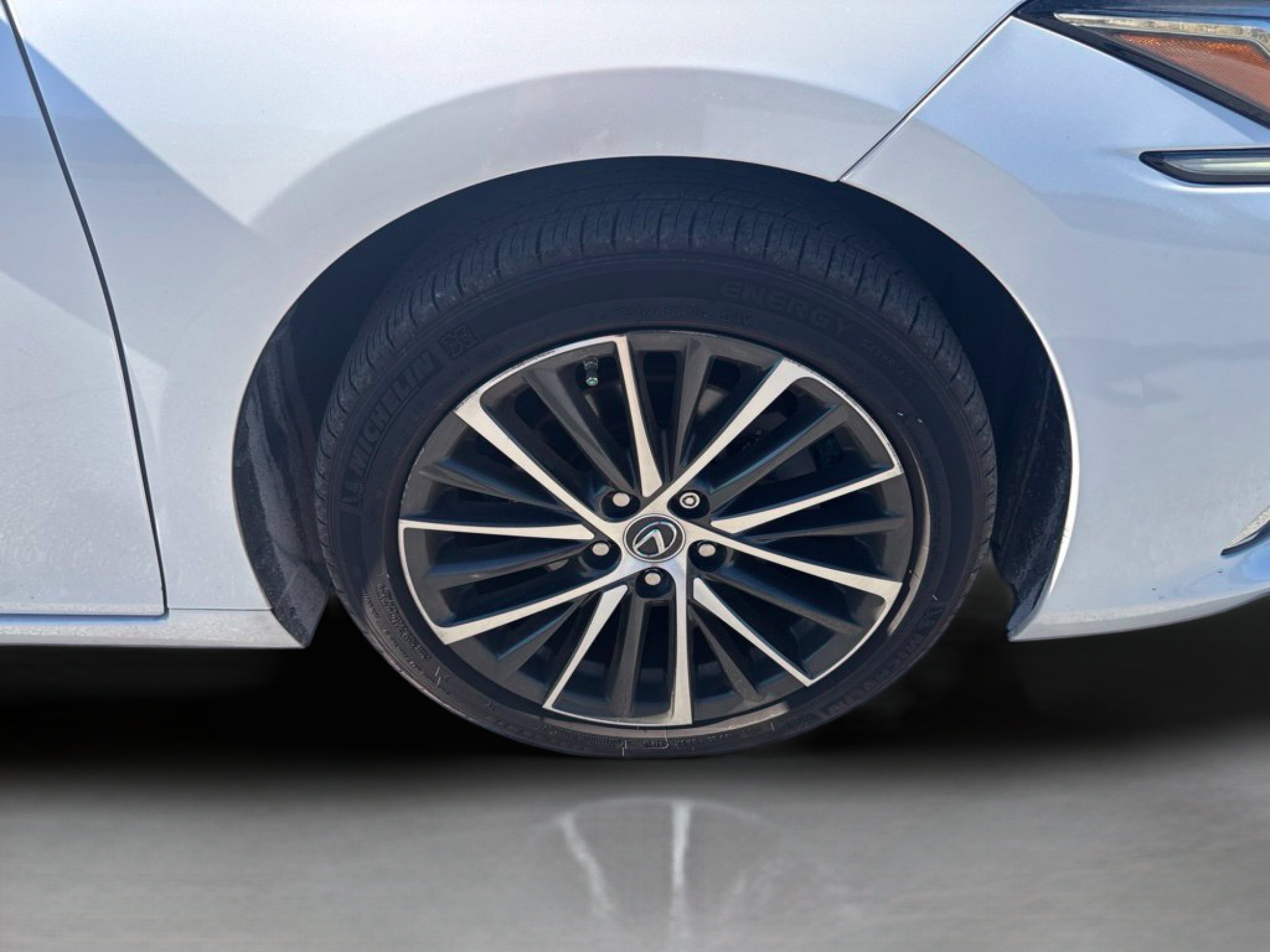 Used 2022 White Pearl Lexus ES 350 image 32