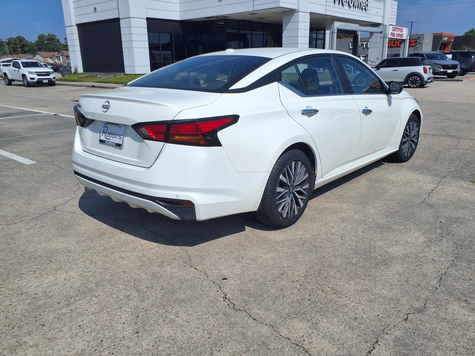 2025 Nissan Altima SV White at Robbins Nissan
