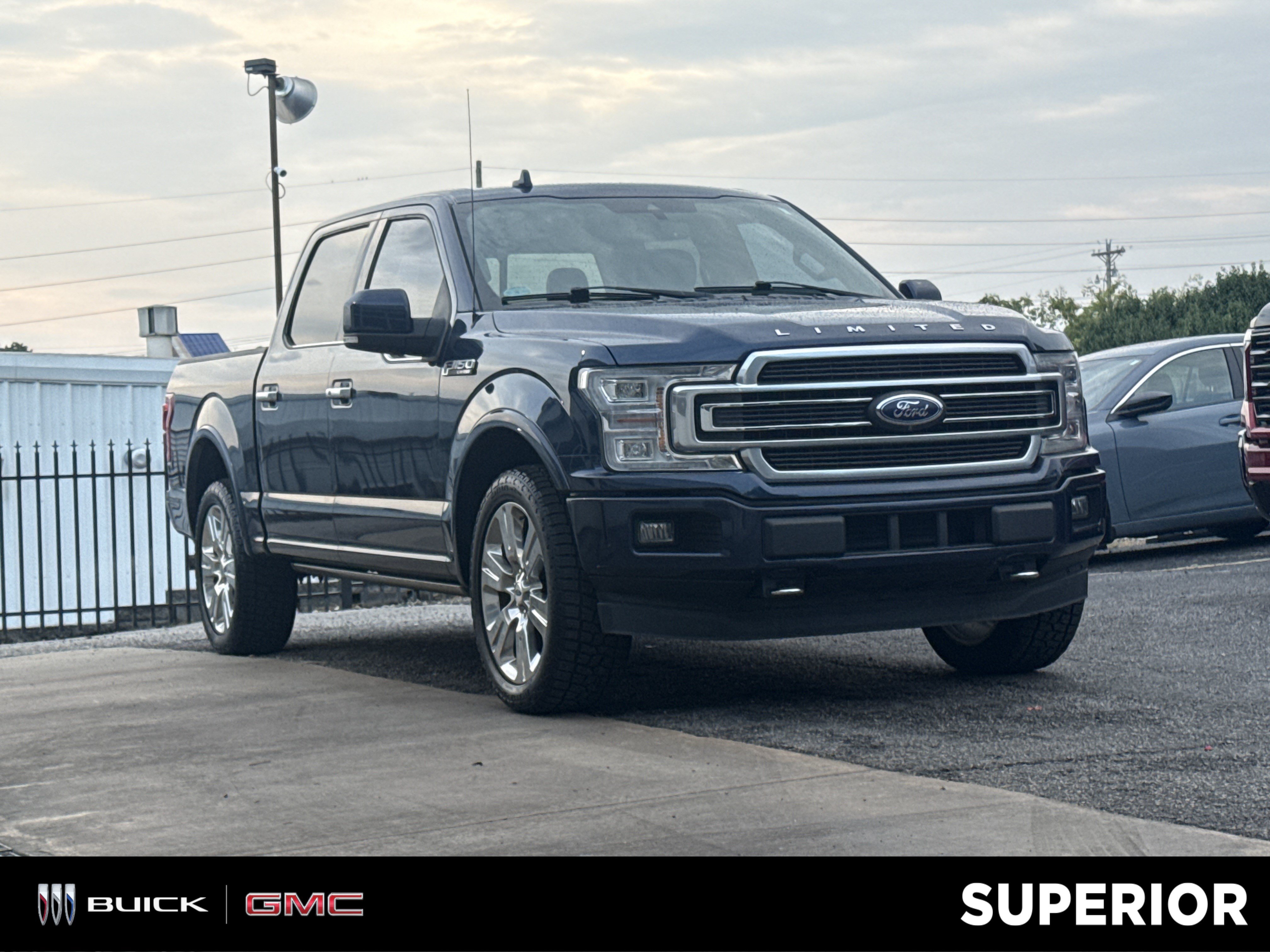 Used 2018 Blue Ford XL image 1