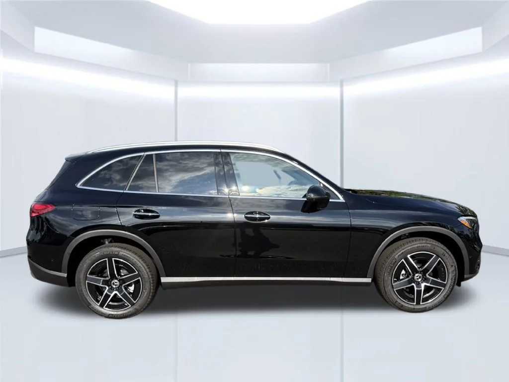 New 2027 Black Mercedes-Benz GLC 300 image 6