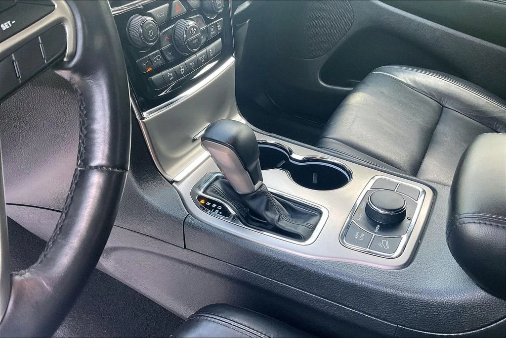 Used 2021 Silver Jeep Limited image 17