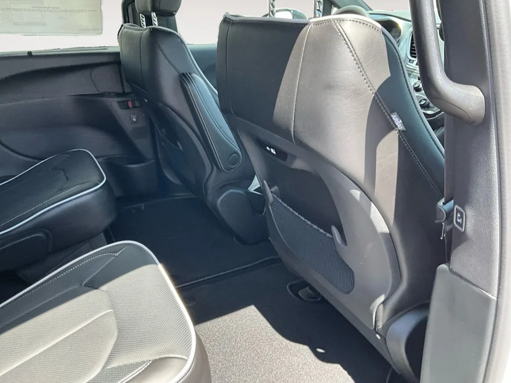 New 2026 Bright White Clearcoat Chrysler Limited image 13
