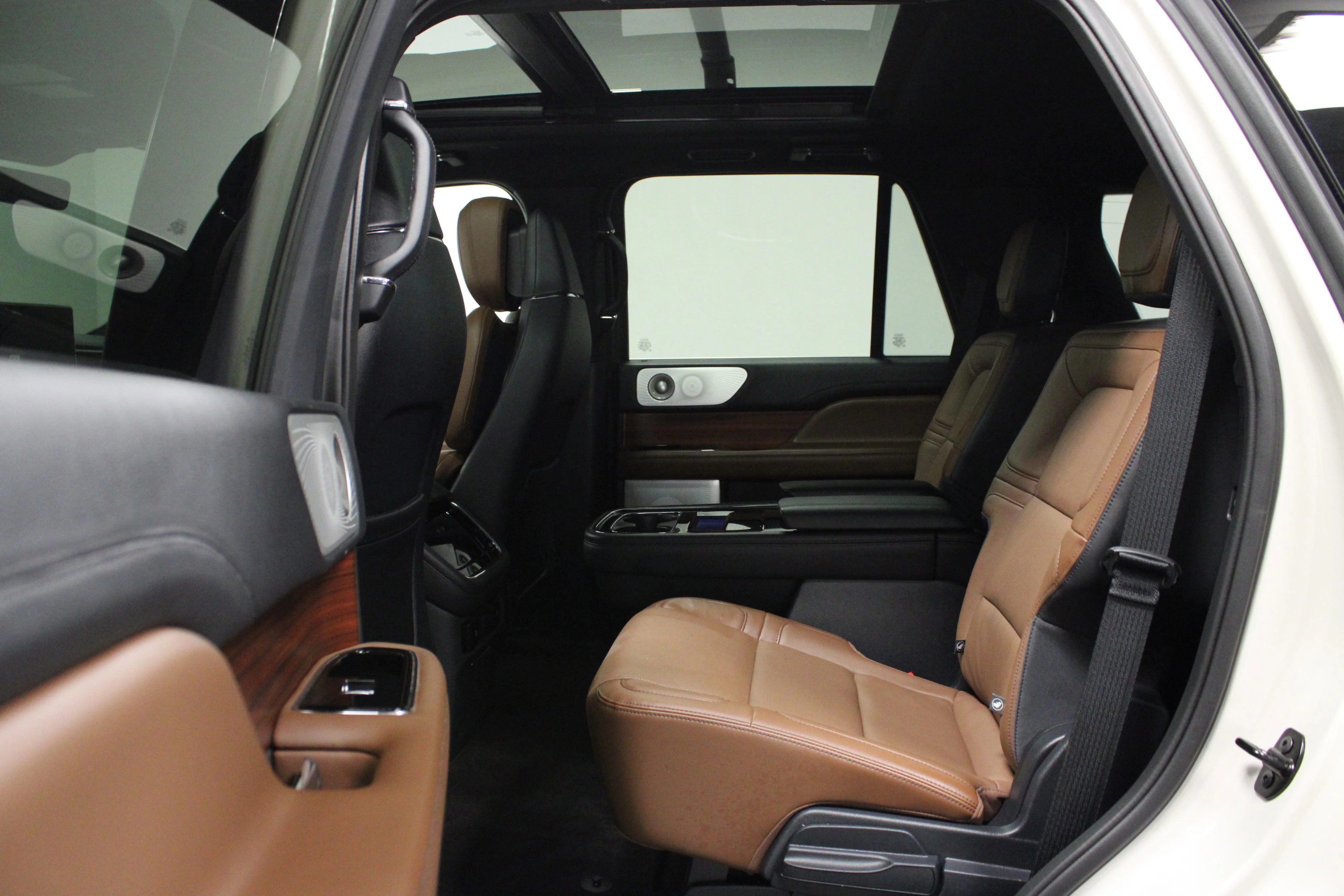 Used 2024 Ceramic Pearl Metallic Tri-Coat Lincoln Reserve image 13