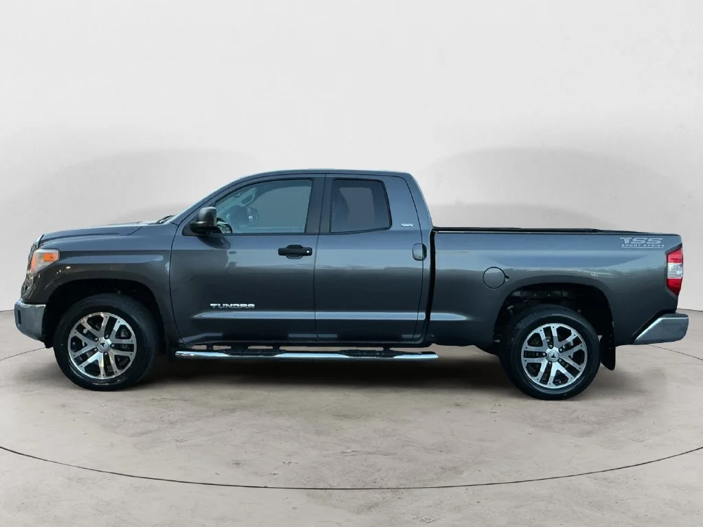 Used 2017 Gray Toyota SR5 image 12