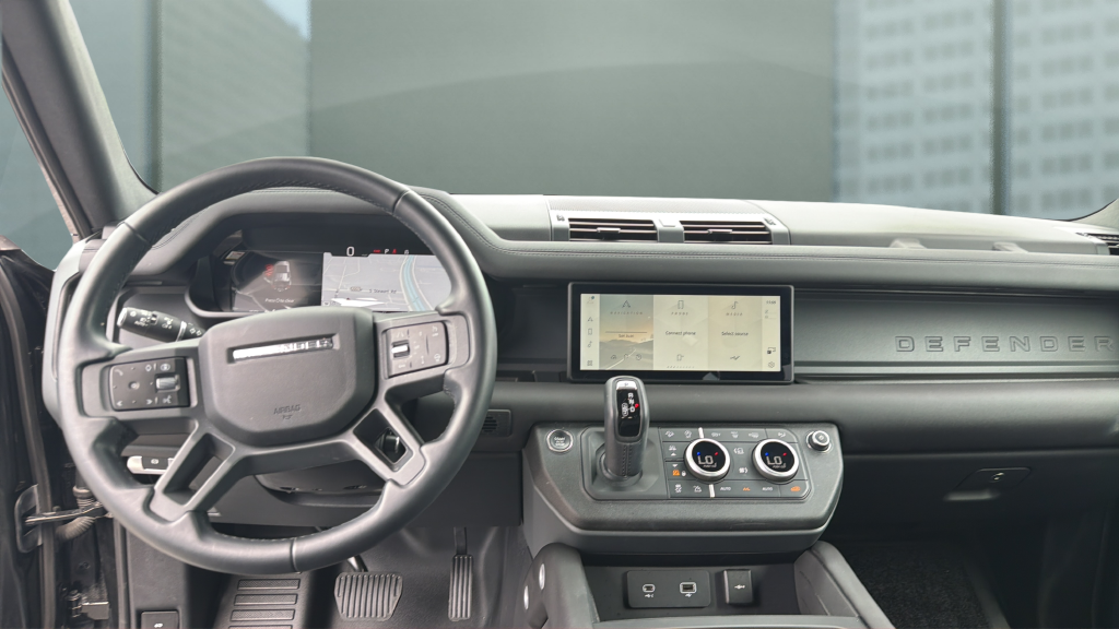 Used 2024  Land Rover X-Dynamic SE image 19