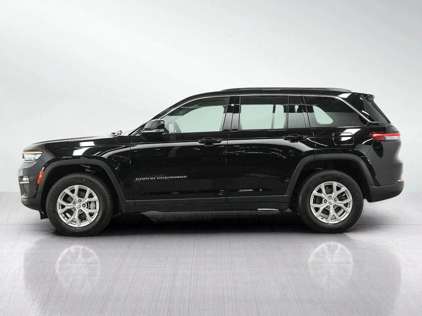 Used 2023 Jeep Grand Cherokee Limited with VIN 1C4RJHBG9PC540114 for sale in Wayzata, Minnesota