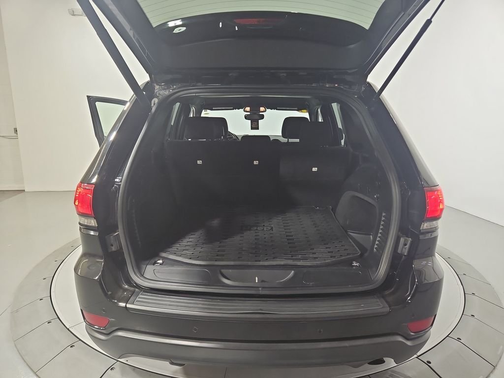 Used 2019 Diamond Black Jeep Laredo image 22