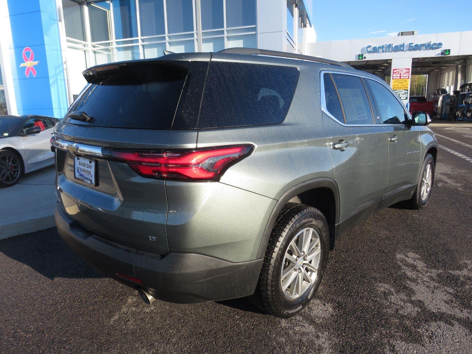 Used 2023 Silver Sage Metallic Chevrolet LT Cloth image 5
