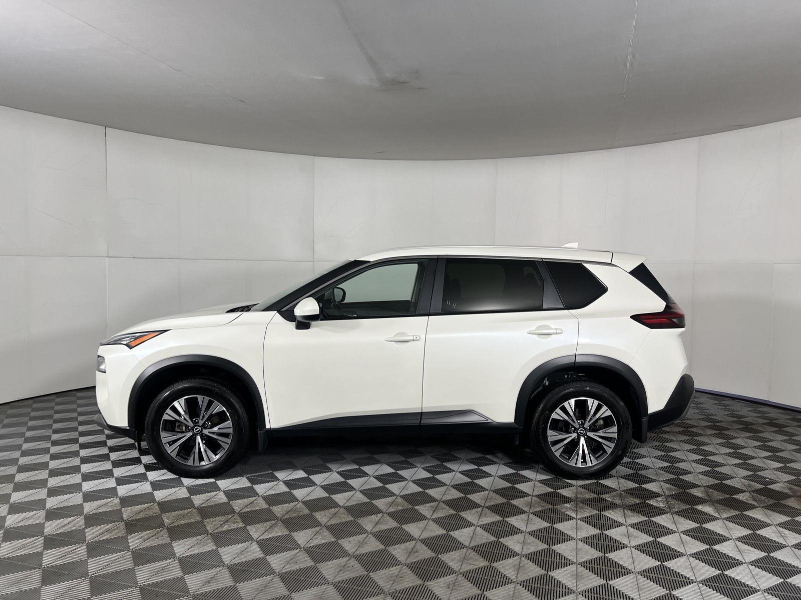 Used 2023 Pearl White Tricoat Nissan SV image 5