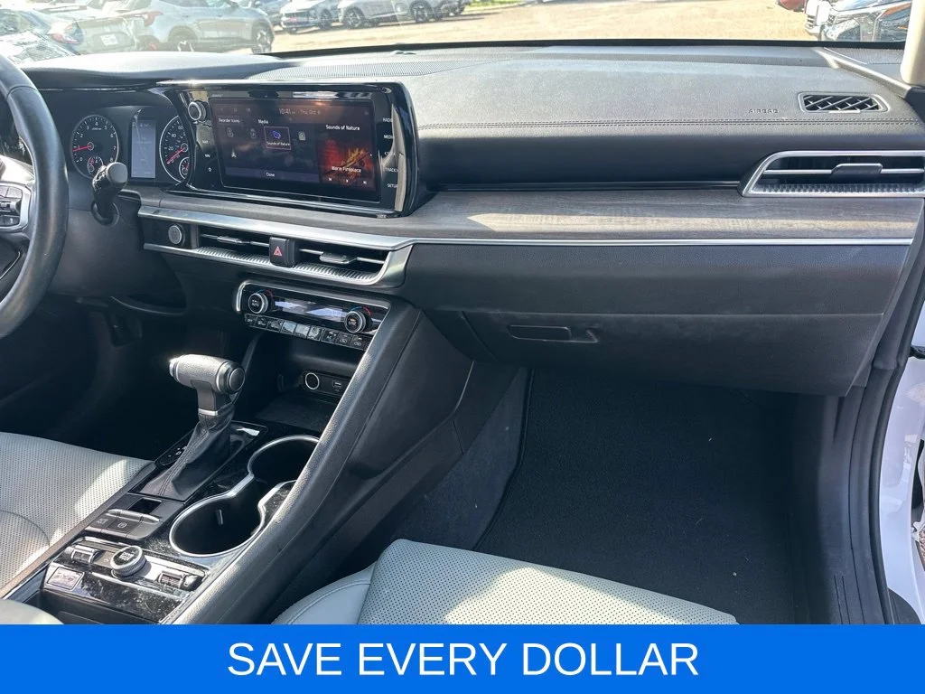 Used 2021 White Kia EX image 17