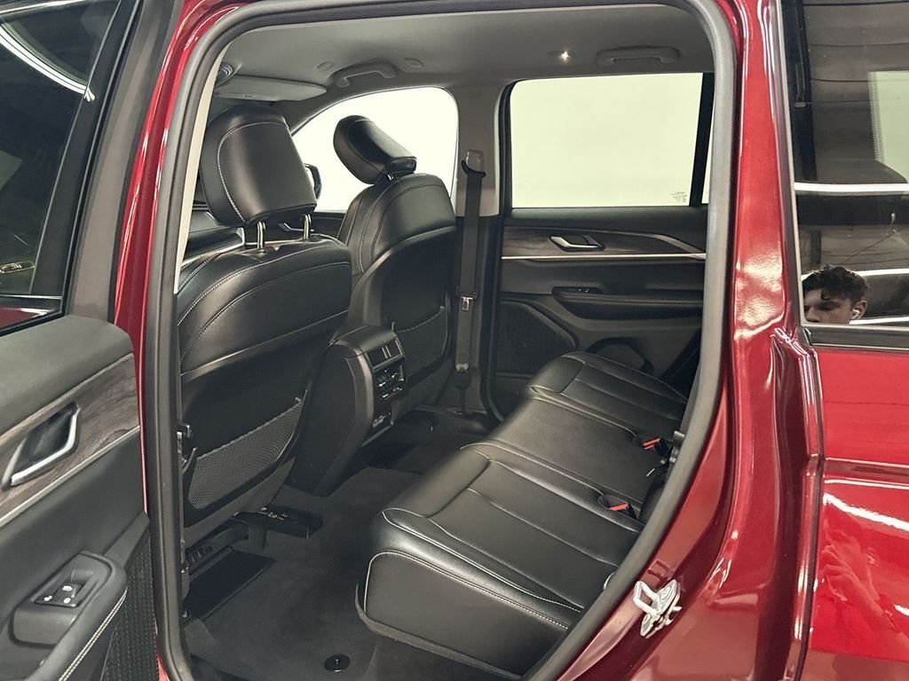 Used 2023 Velvet Jeep Limited image 14