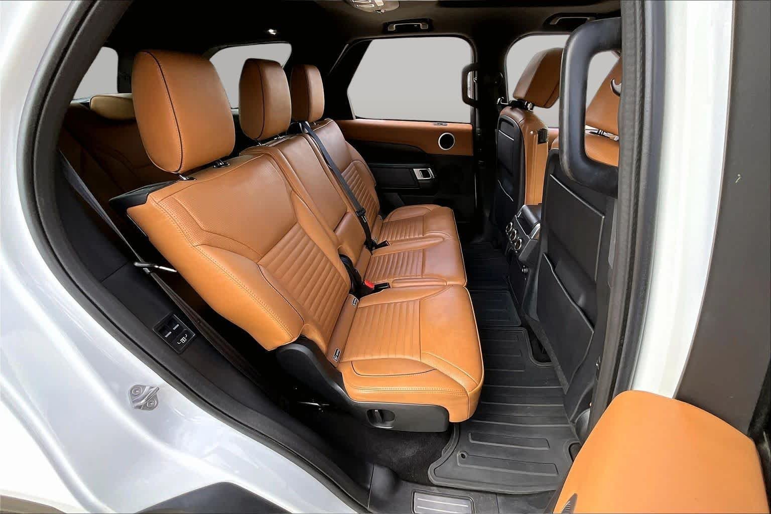Used 2018 Fuji White Land Rover HSE Luxury image 19