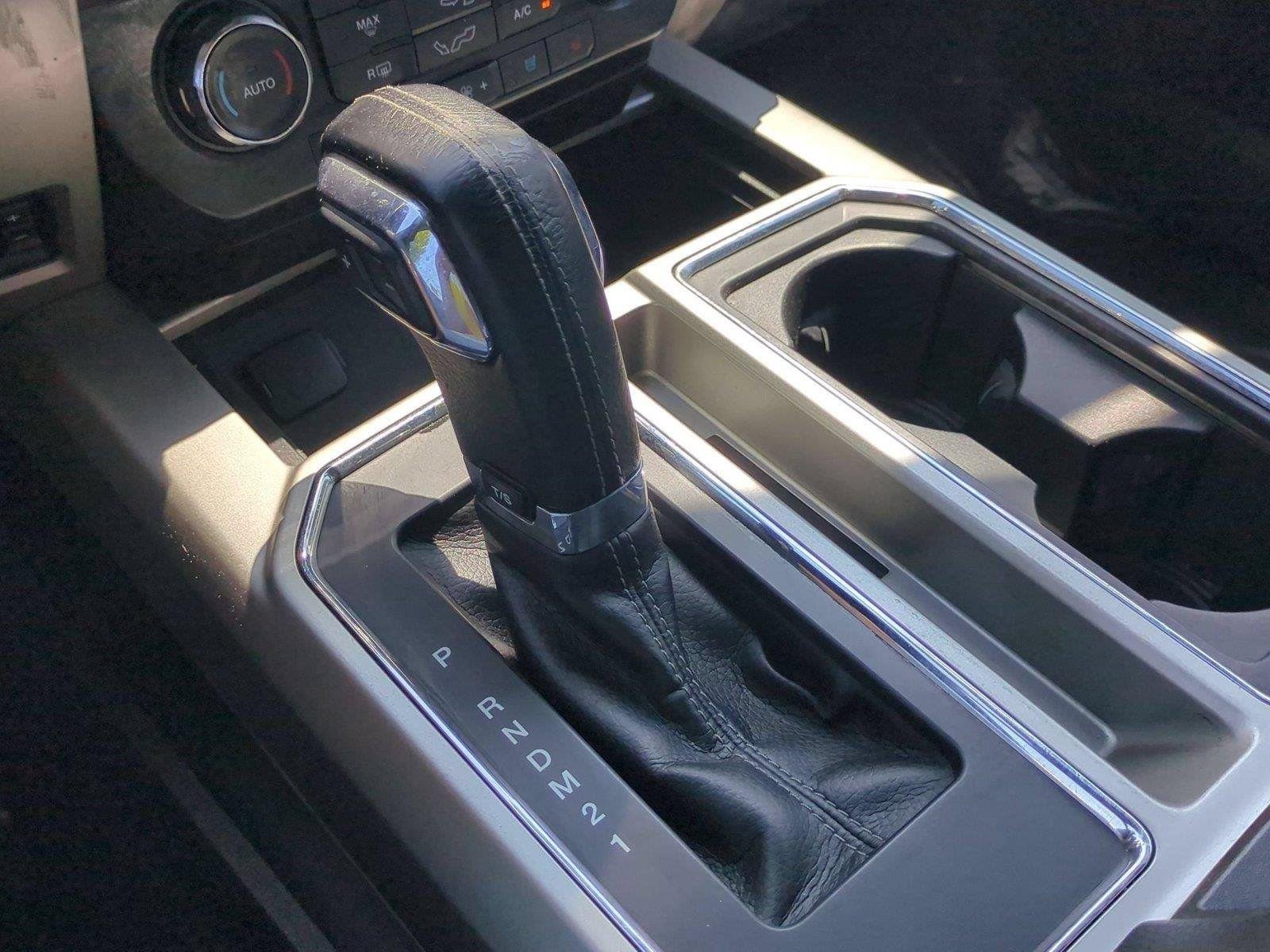 Used 2015 Magnetic Metallic Ford Lariat image 29