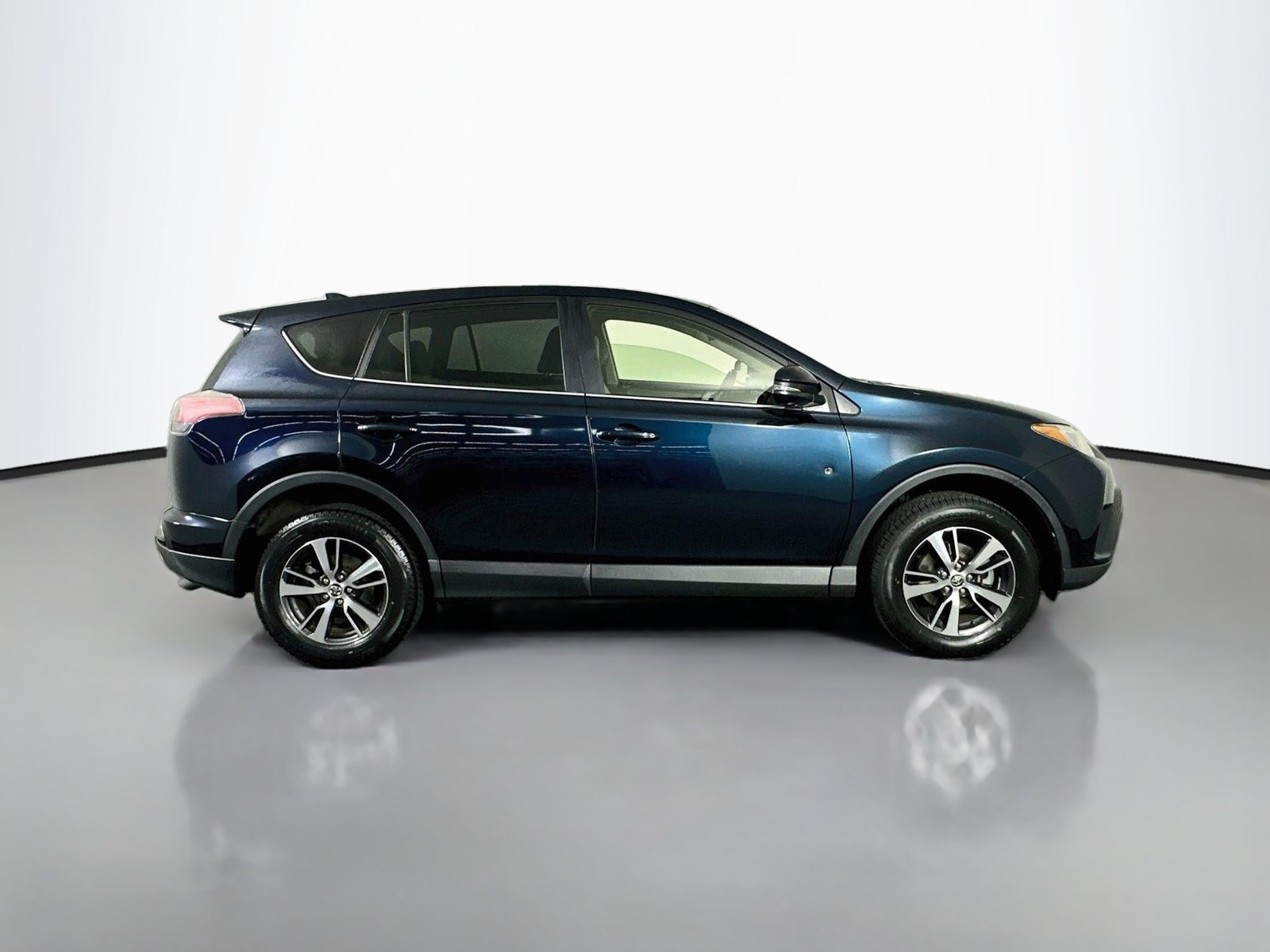 Used 2018 Galactic Aqua Mica Toyota XLE image 8