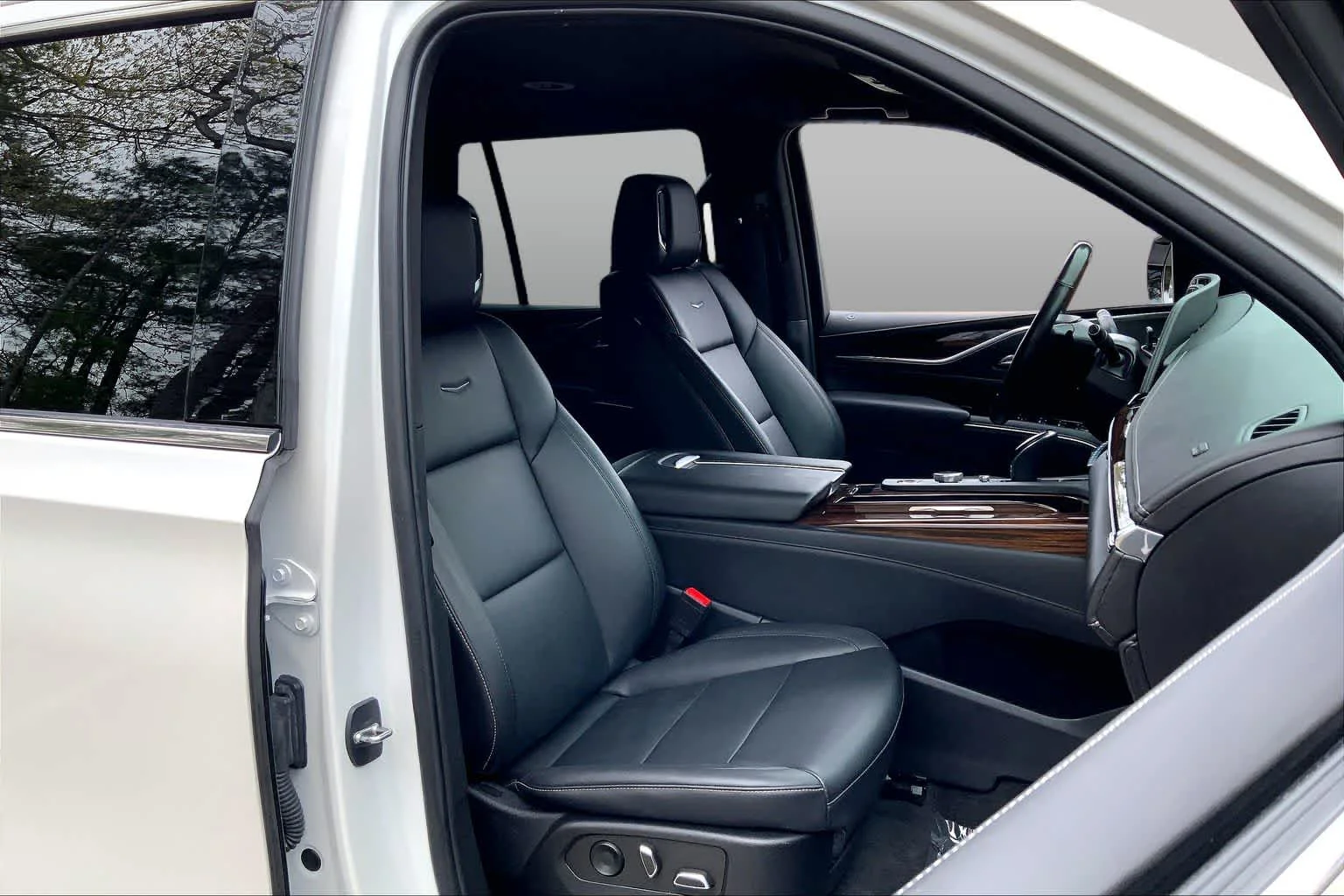 Used 2023 Crystal White Tricoat Cadillac 4WD Luxury image 8