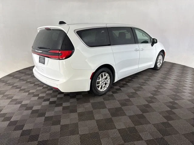 Used 2023 White Chrysler Touring L image 5