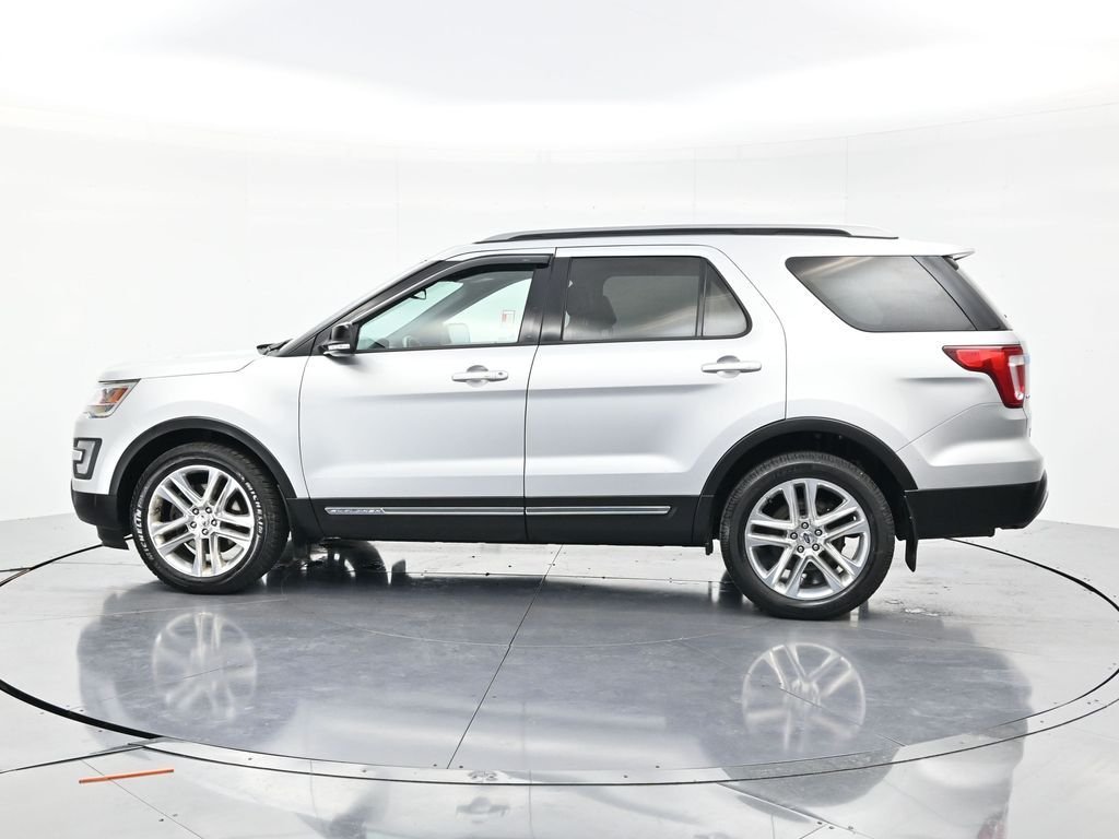 Used 2017 Ingot Silver Ford XLT image 8