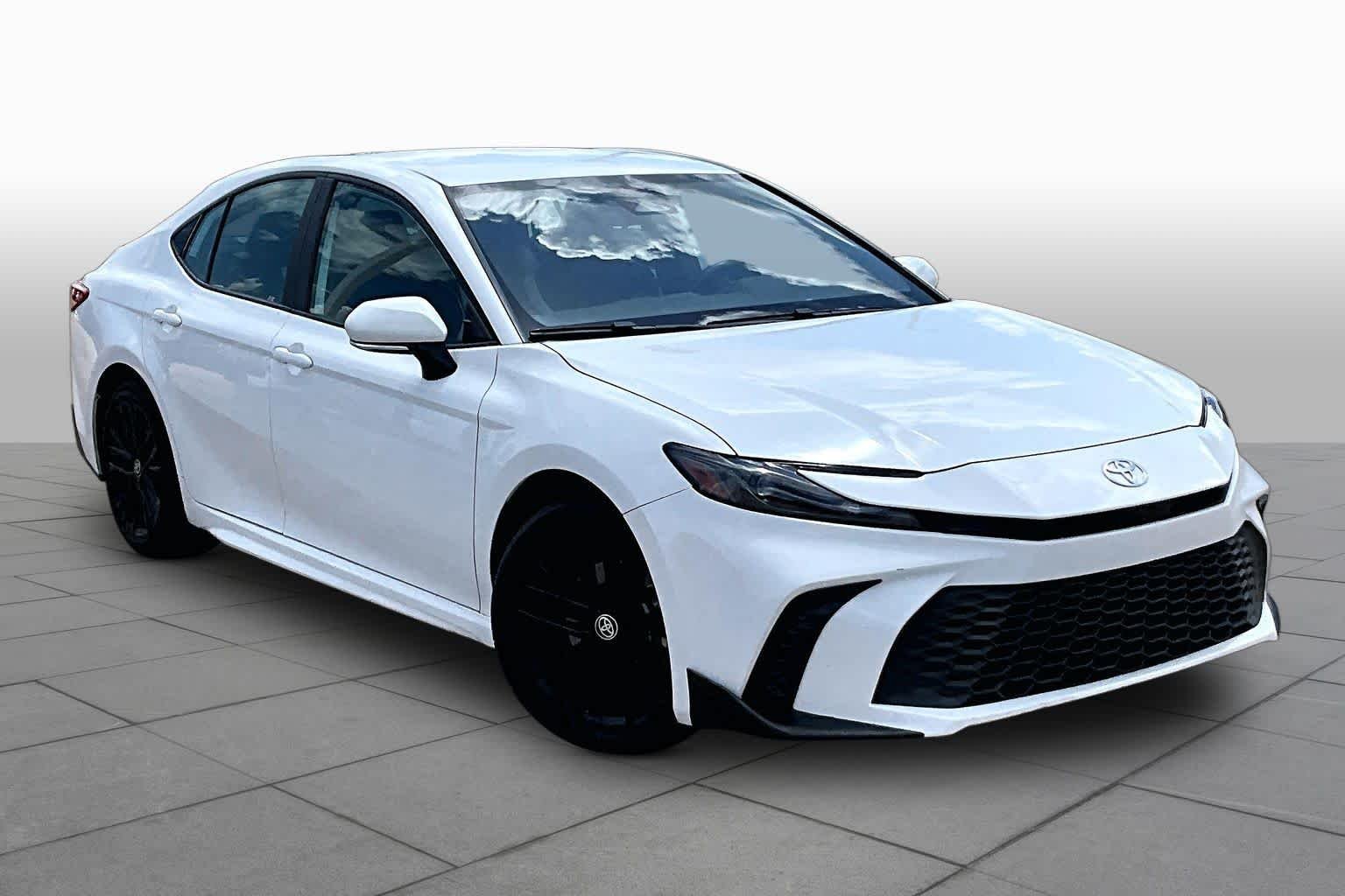 Used 2025 Ice Cap Toyota SE image 3