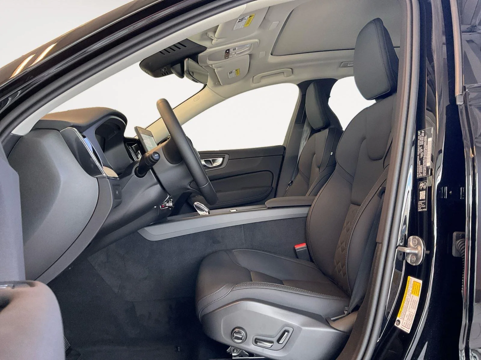 2026 Volvo XC60 Plus - Photo 9