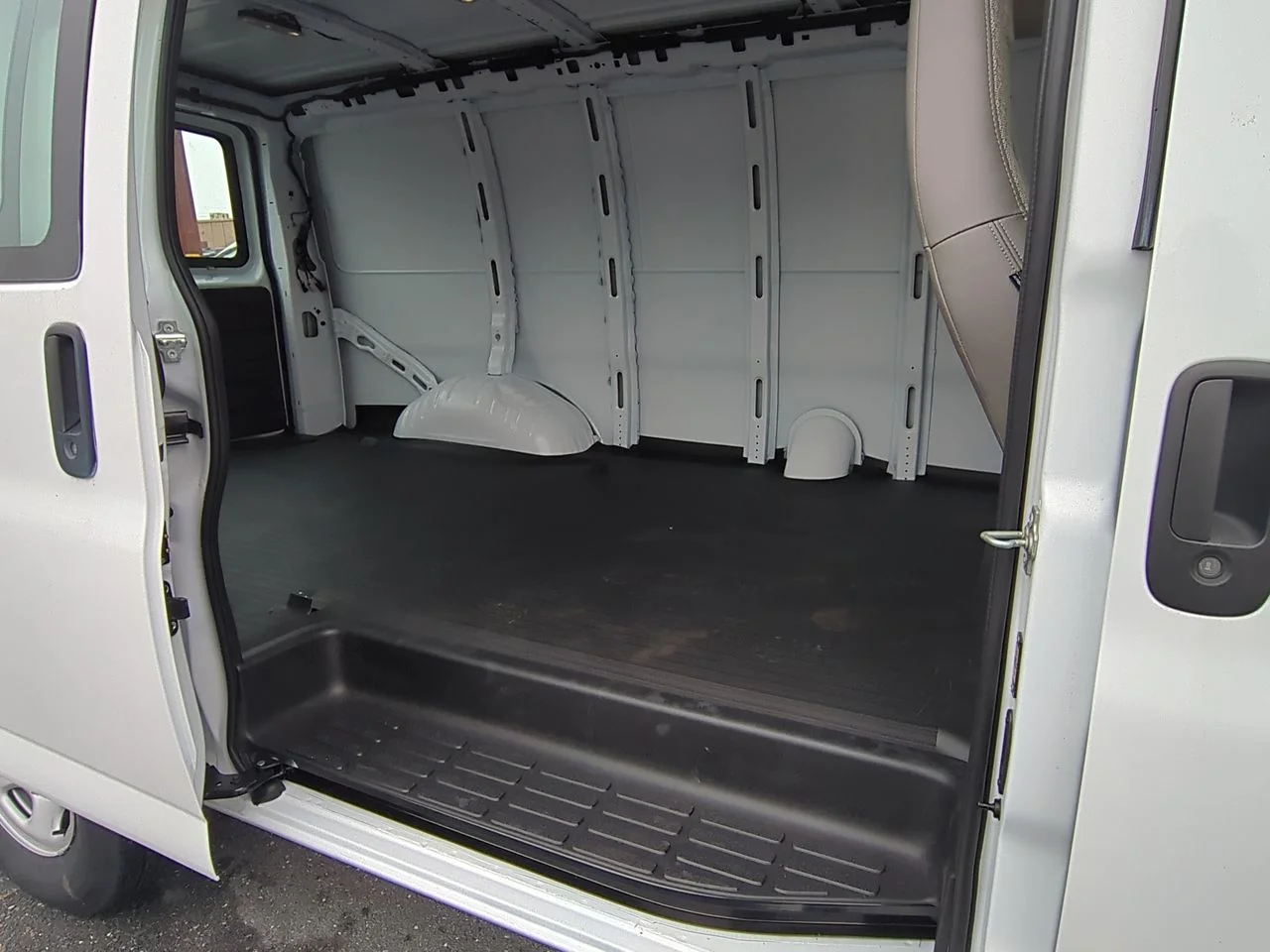 2025 Chevrolet Express Cargo Work Van - Photo 85