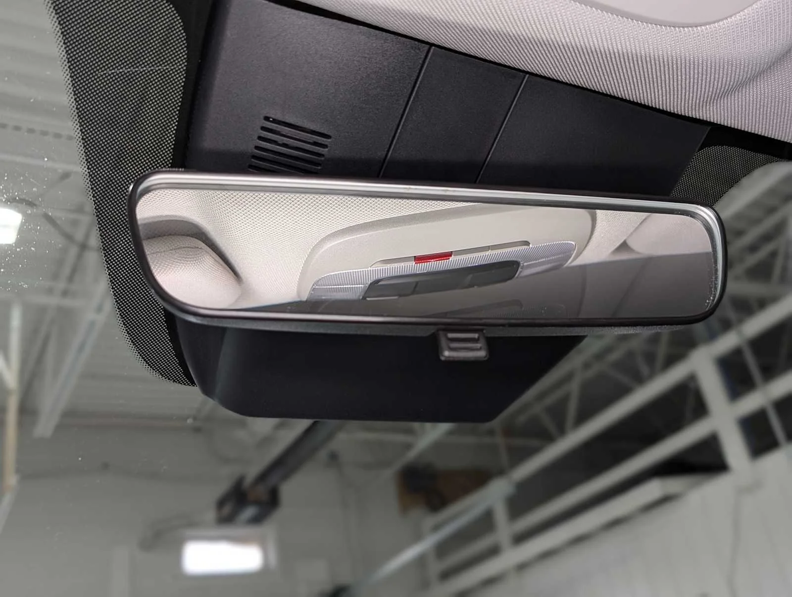 Used 2025 Glacial White Pearl Kia S image 37