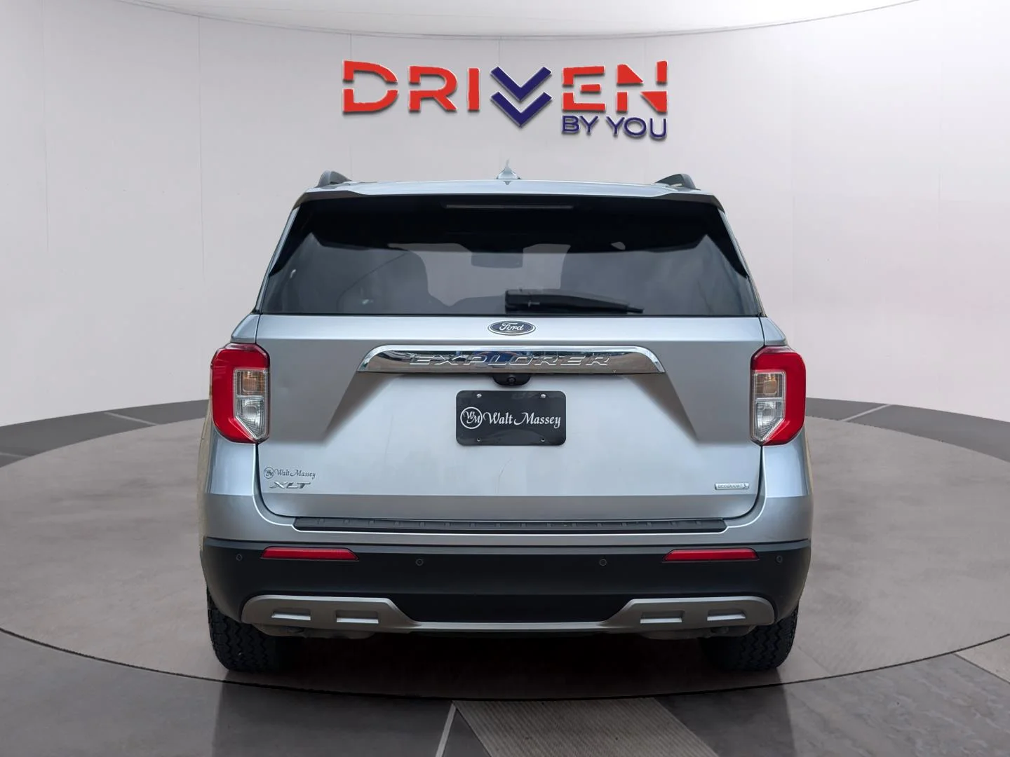 Used 2020 Iconic Silver Ford XLT image 4