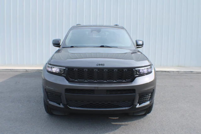 Used 2024 Baltic Gray Metallic Clearcoat Jeep Altitude X image 18