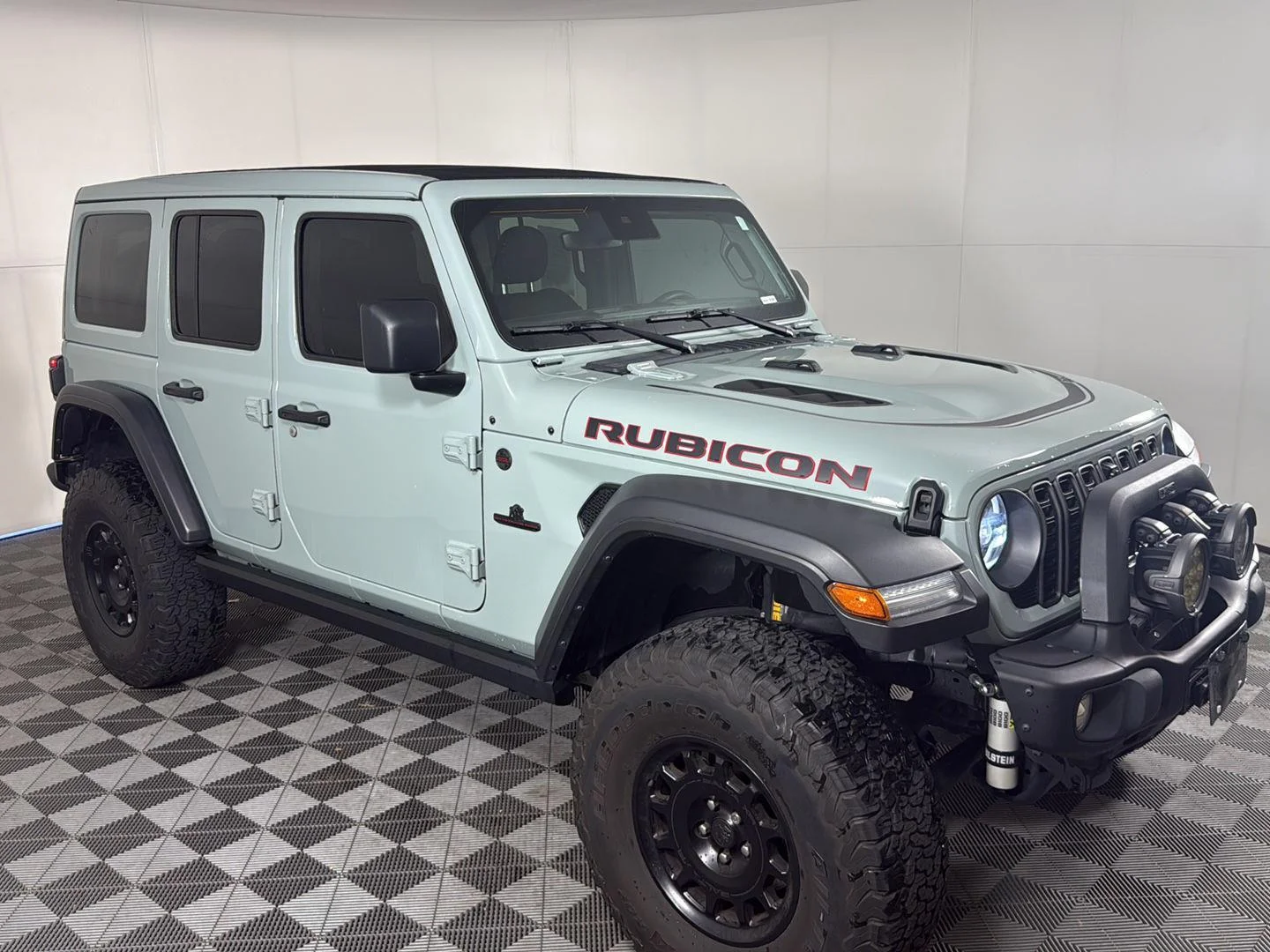 Used 2024 Earl Clearcoat Jeep Rubicon image 3