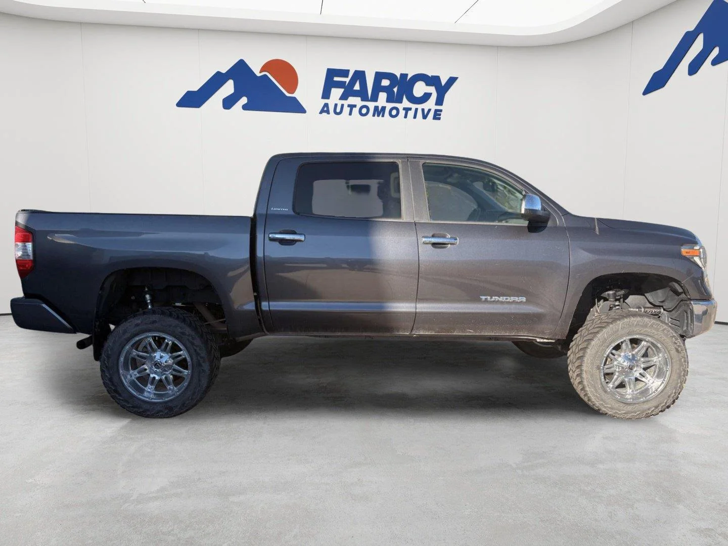 Used 2018 Magnetic Gray Metallic Toyota Limited image 6