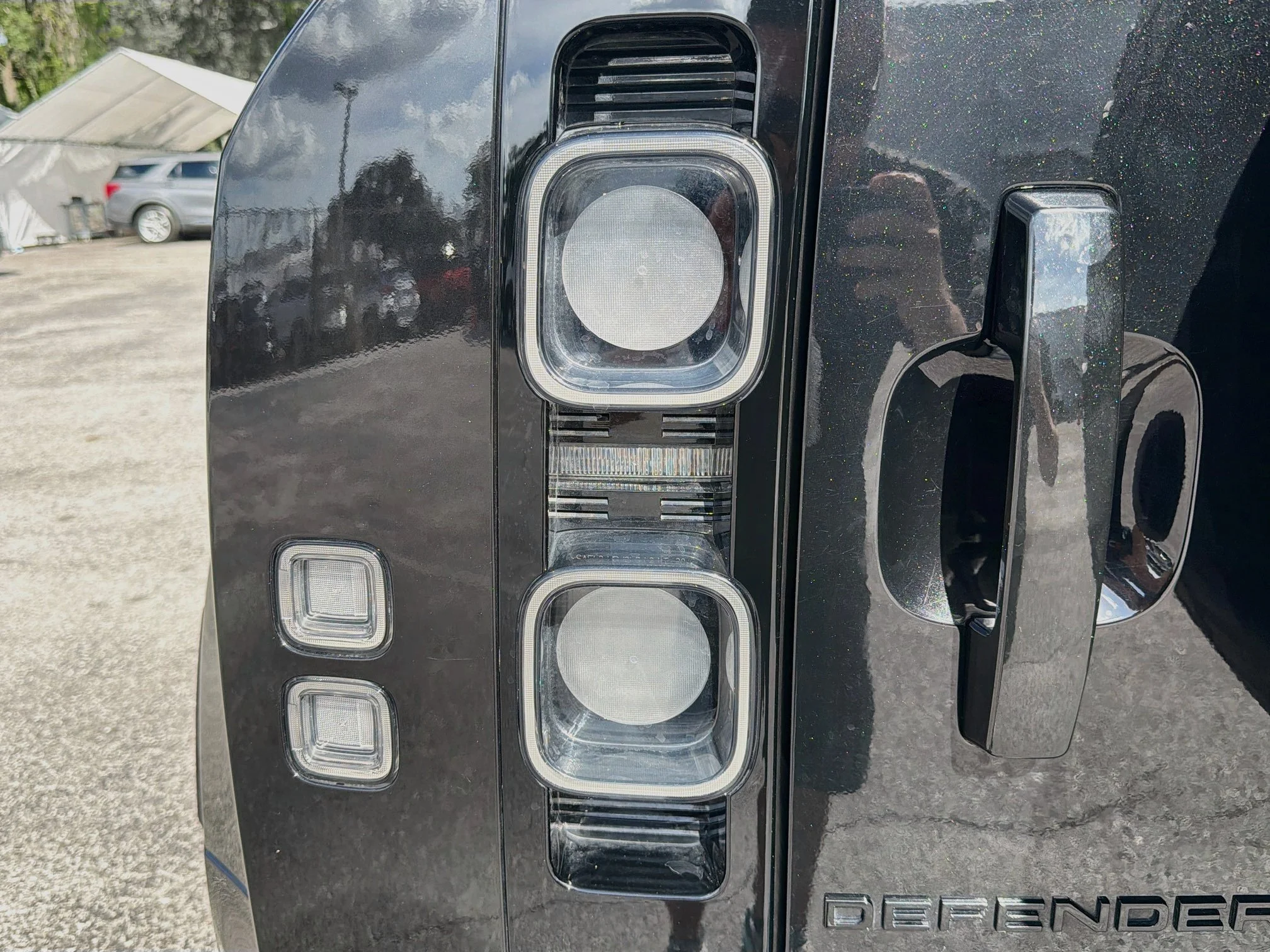 Used 2024 Santorini Black Metallic Land Rover V8 image 10