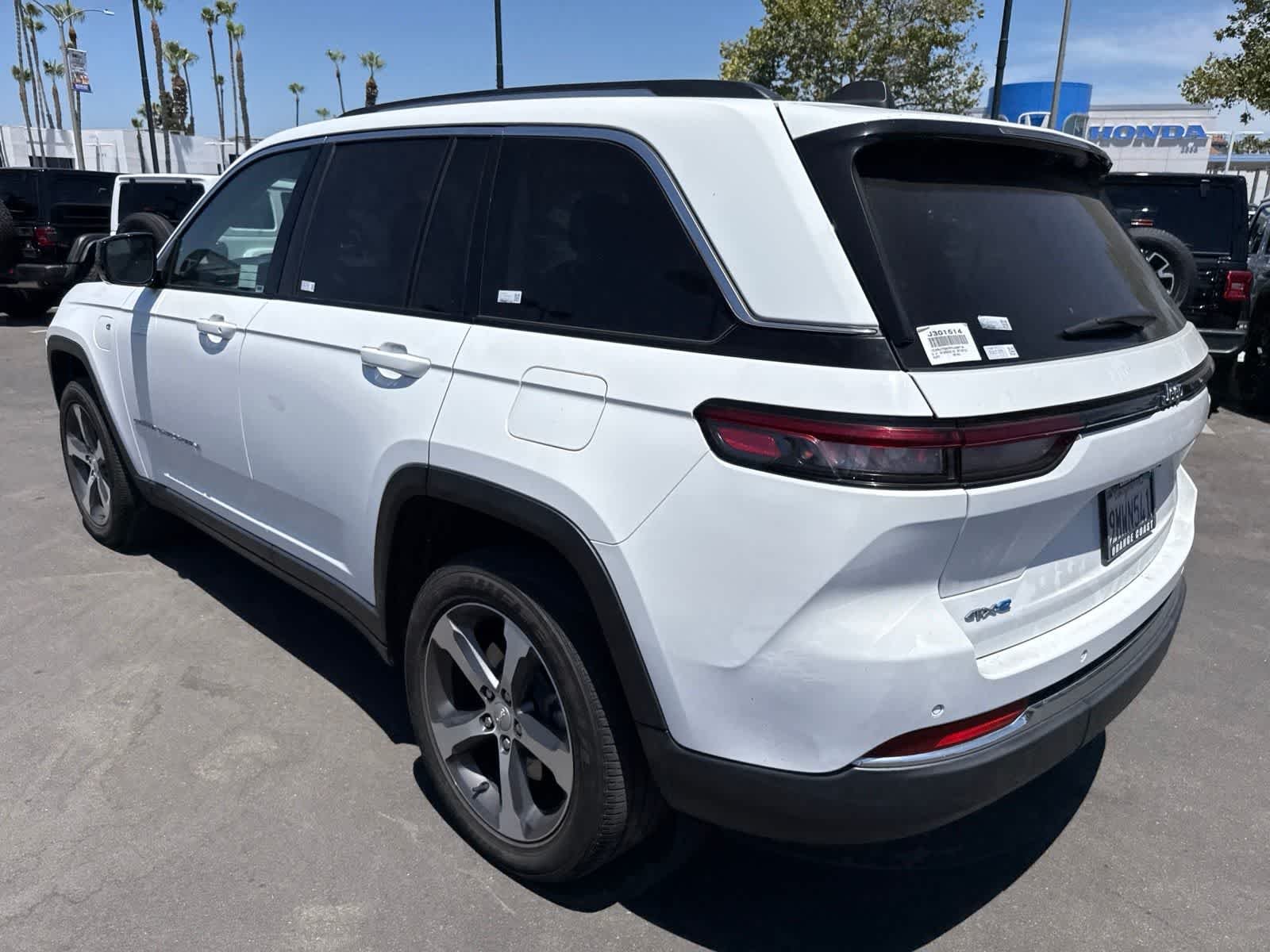 Used 2023 Bright White Clearcoat Jeep  image 21