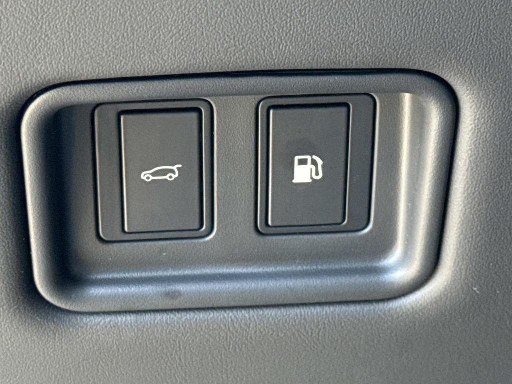 New 2026 Carpathian Grey LAND ROVER Dynamic SE image 22